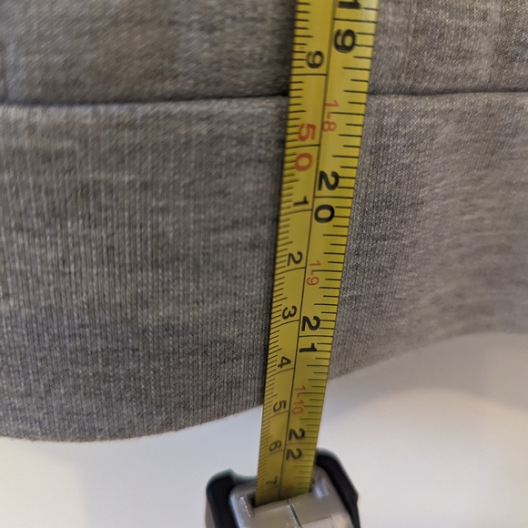 Club Monaco light GREY quilted sweater Sz Small - Picture 8 of 9